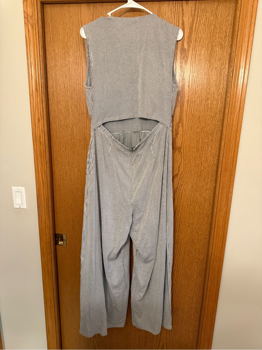 NWT HALARA Gray Textured Wide-Leg V-Neck Jumpsuit - Picture 6 of 7